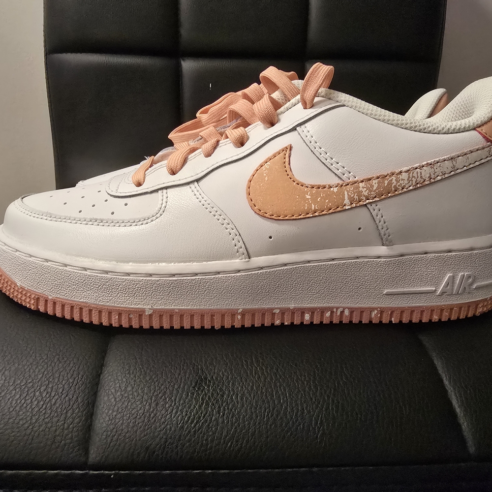 Nike White and Peach Men's Shoes